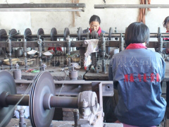 大孔研磨車間主要生產大孔拉絲、絞線、沖壓等模具 